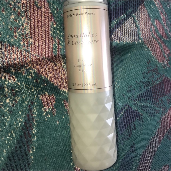 Bath & Body Works Other - Snowflakes & Cashmere